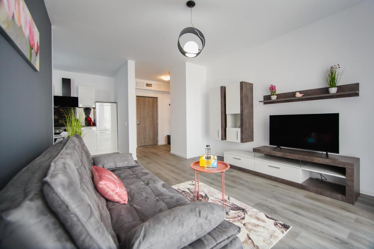 Trio Pink Apartment Oradea Exterior photo