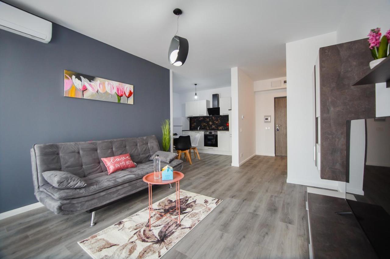 Trio Pink Apartment Oradea Exterior photo