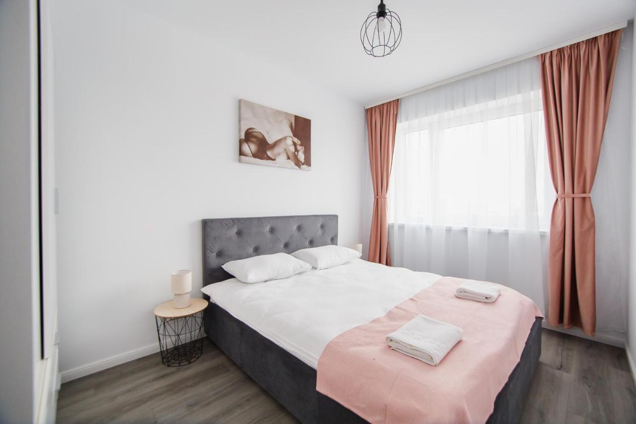Trio Pink Apartment Oradea Exterior photo