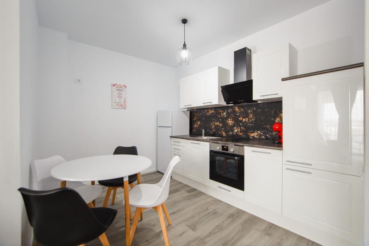 Trio Pink Apartment Oradea Exterior photo