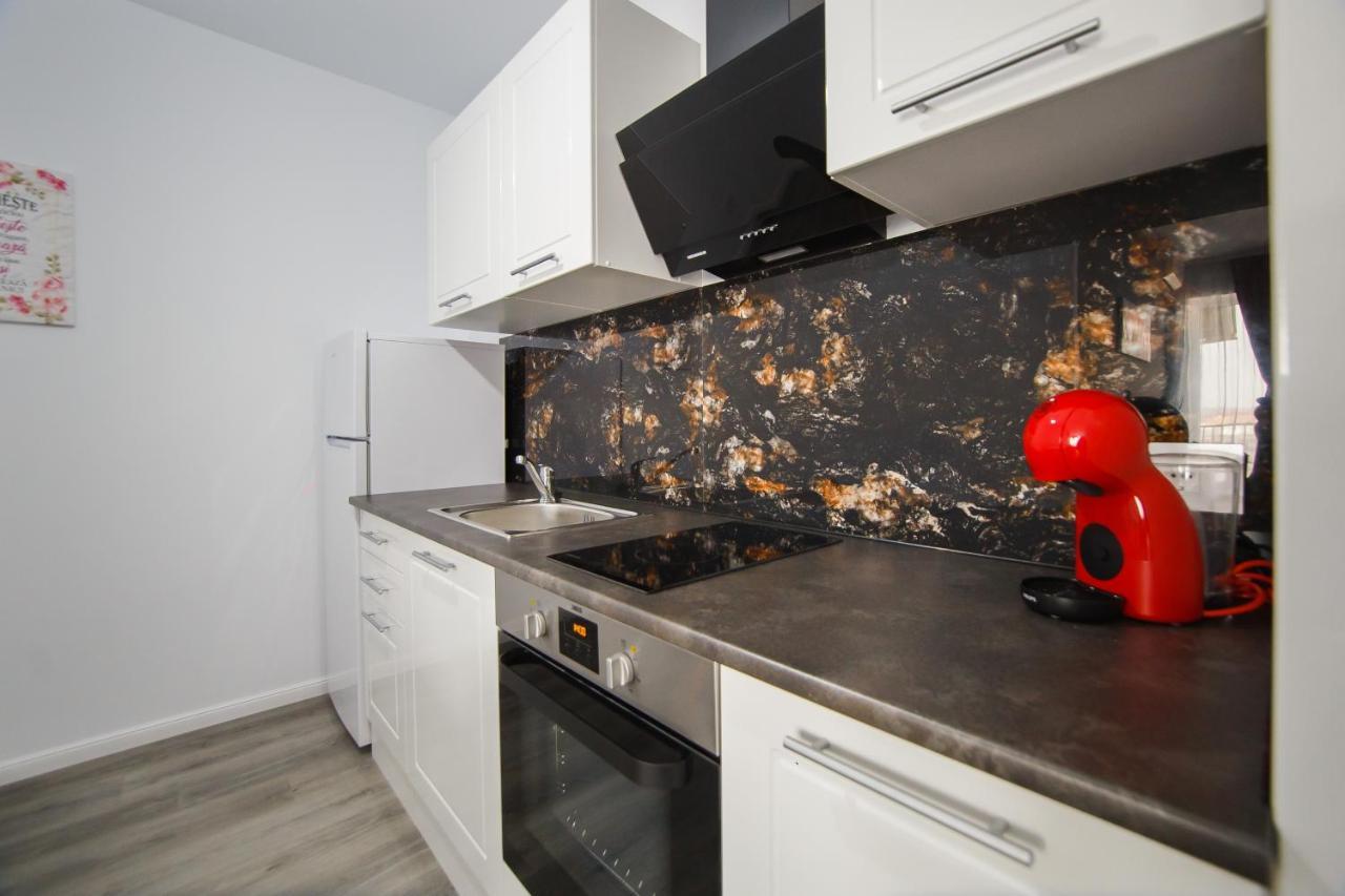 Trio Pink Apartment Oradea Exterior photo